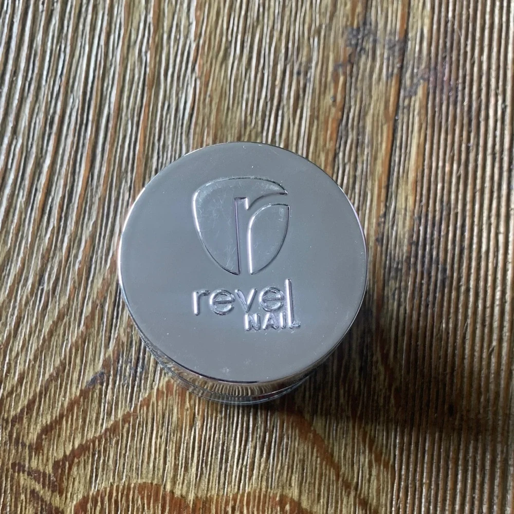 Revel Nail Dip Powder Pine .5 oz jar